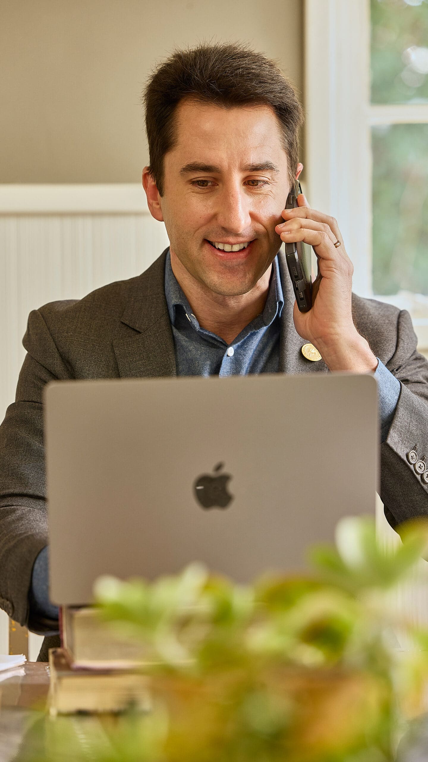 Baxter Holmes working on a computer and phone.